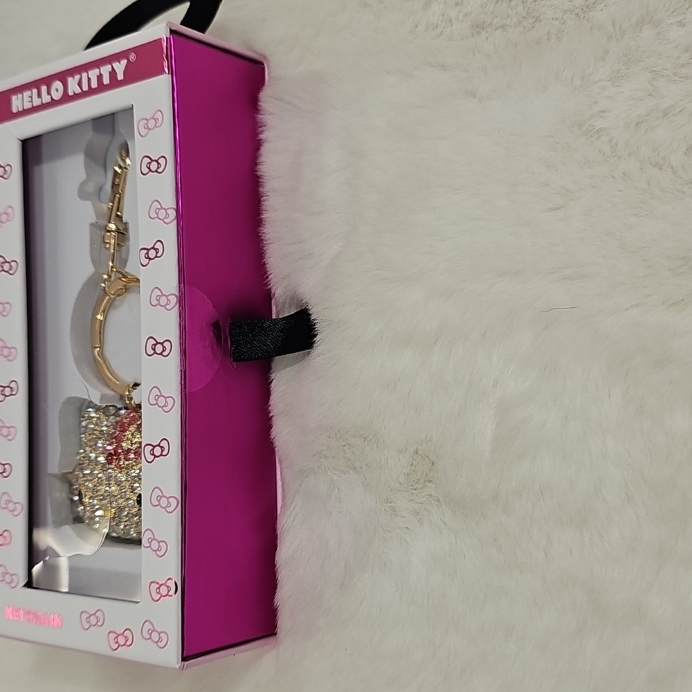 Hello Kitty Face Keychain - Picture 4 of 5